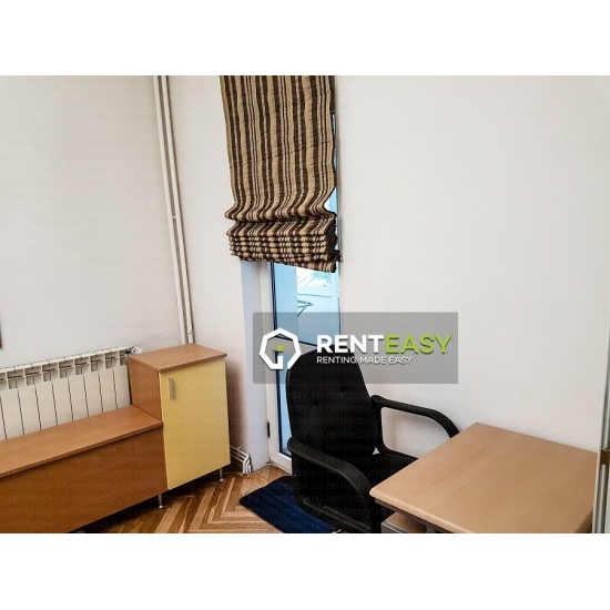 De vanzare!Apartament decomandat cu 3 camere situat pe Bulevardul Independentei - UMF